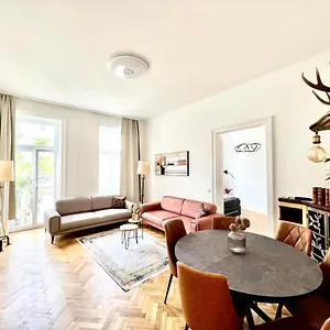 Iconic Suite_@o&r Apartment