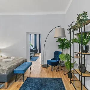 Balcony Apartment, 4 Min To U3 Zipperer Strasse Apartment