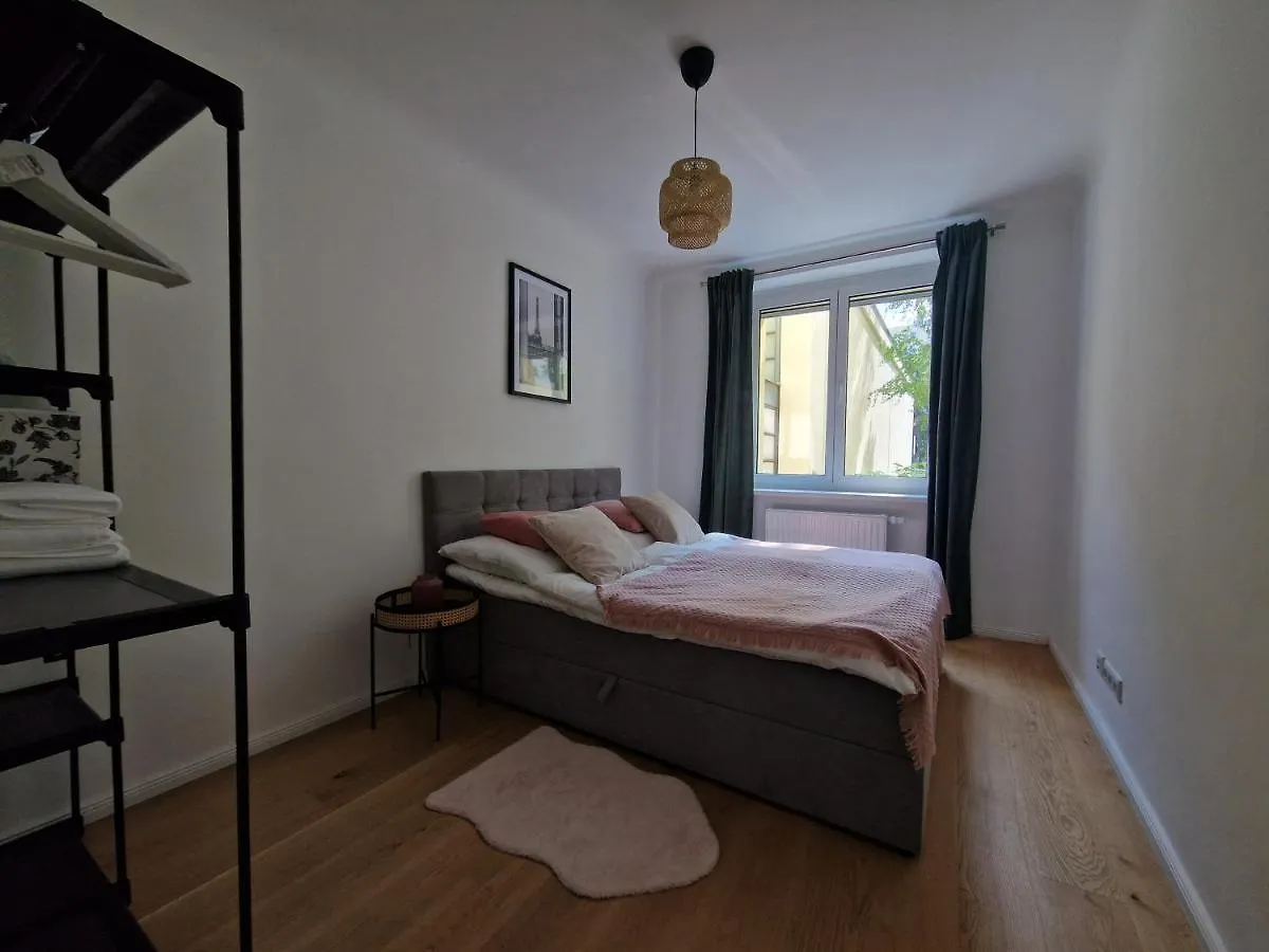 Feelhome-Donau-6 Gaeste-Wifi-Smart Tv Vienna Apartment